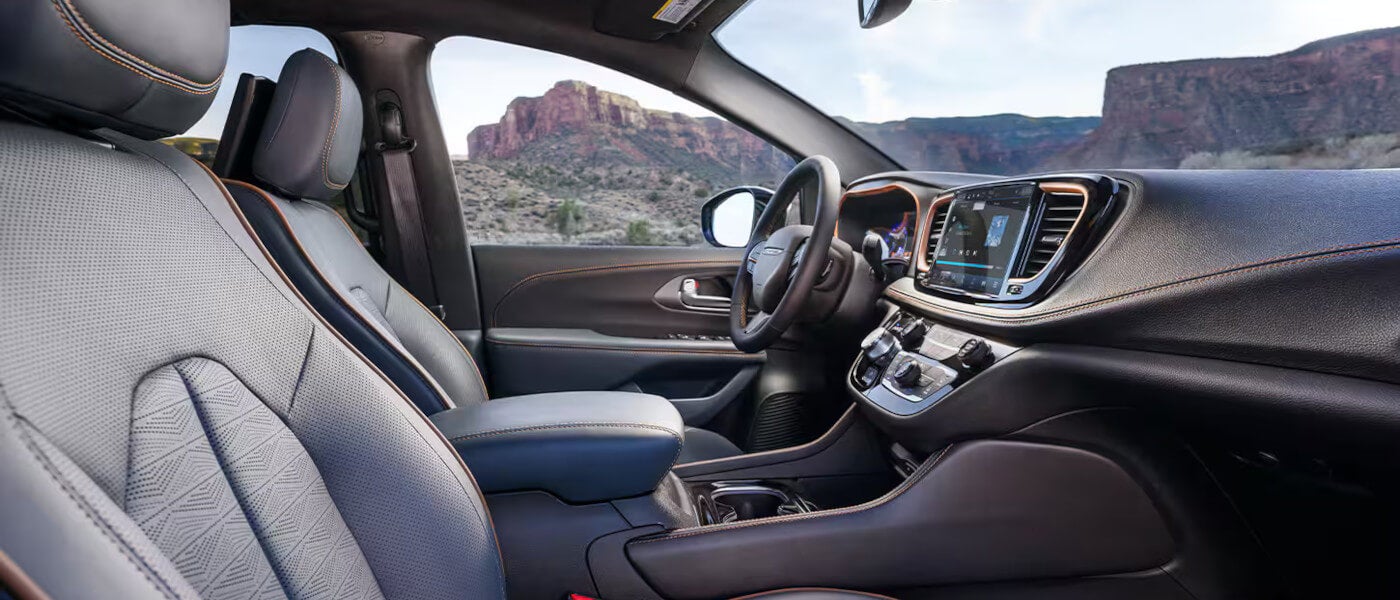 2027Chrysler-Pacifica-InteriorFrontSeats